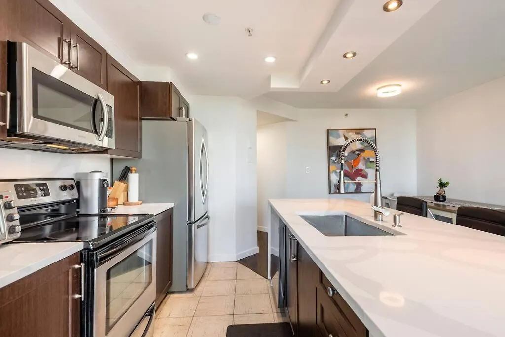 Luxury 2-Bedroom Condo Beach Side Yaletown Vancouver