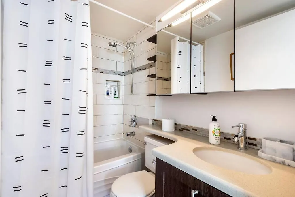 Luxury 2-Bedroom Condo Beach Side Yaletown Vancouver