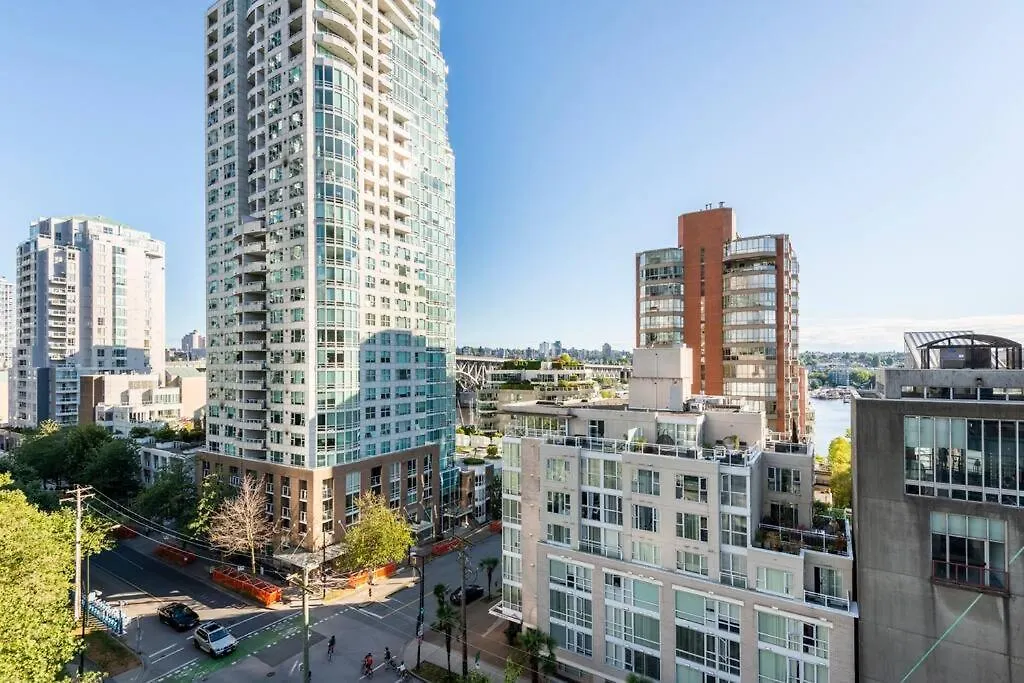 Luxury 2-Bedroom Condo Beach Side Yaletown Vancouver