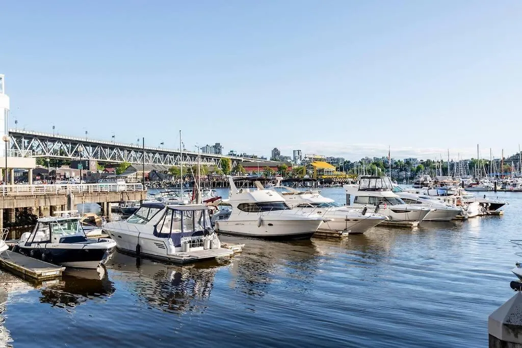 Luxury 2-Bedroom Condo Beach Side Yaletown Vancouver